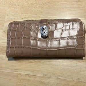 Brighton wallet